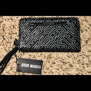 Steve Madden Women’s Zip Around Wallet